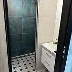Appartamento V Rezidencni Ctvrti Prahy 6 Praga